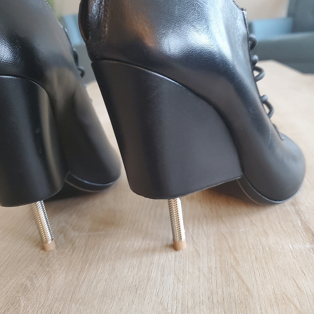 Givenchy Lace Up / Gladiator Heels - Picture 5 of 9